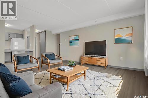 519 4045 Rae Street, Regina, SK - Indoor Photo Showing Living Room