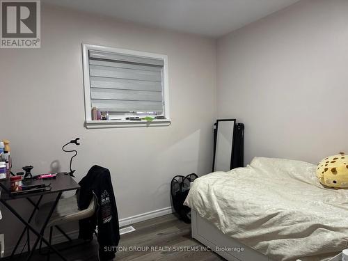 1338 Royal Drive, Peterborough, ON - Indoor Photo Showing Bedroom
