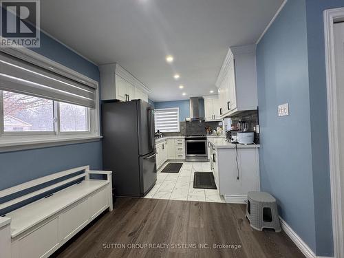 1338 Royal Drive, Peterborough, ON - Indoor Photo Showing Kitchen