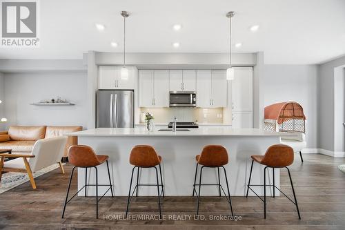 180 Benton Street, Kitchener, ON - Indoor Photo Showing Kitchen With Upgraded Kitchen