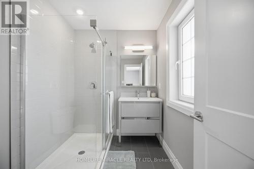180 Benton Street, Kitchener, ON - Indoor Photo Showing Bathroom