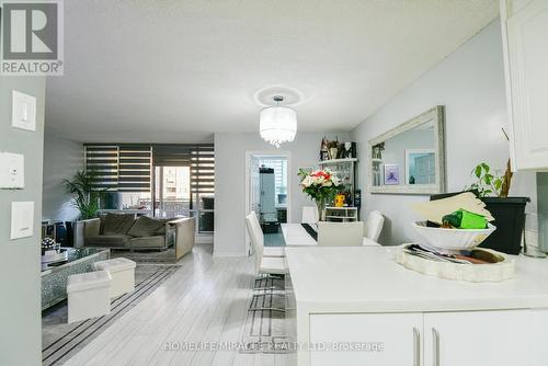 903 - 714 The West Mall Road, Toronto, ON - Indoor Photo Showing Living Room