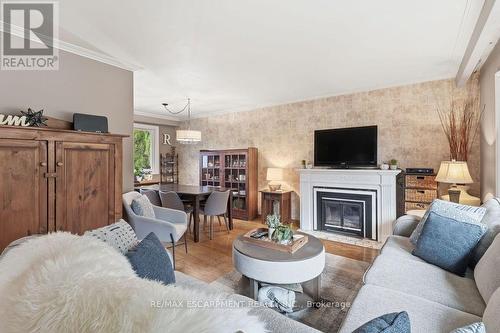 5119 Cherryhill Crescent, Burlington, ON - Indoor Photo Showing Living Room With Fireplace