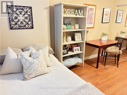 5119 Cherryhill Crescent, Burlington, ON - Indoor Photo Showing Bedroom