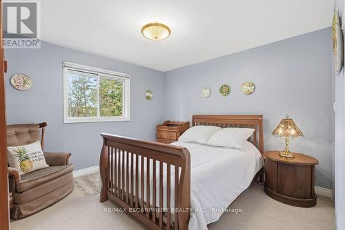 5119 Cherryhill Crescent, Burlington, ON - Indoor Photo Showing Bedroom