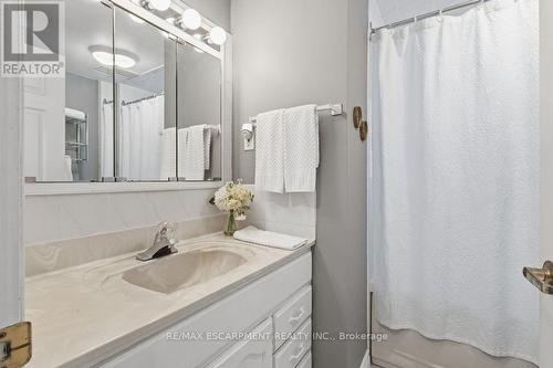 5119 Cherryhill Crescent, Burlington, ON - Indoor Photo Showing Bathroom