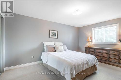 5119 Cherryhill Crescent, Burlington, ON - Indoor Photo Showing Bedroom