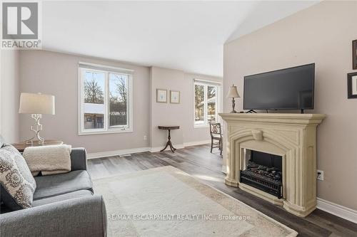 5119 Cherryhill Crescent, Burlington, ON - Indoor Photo Showing Living Room With Fireplace