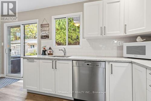 5119 Cherryhill Crescent, Burlington, ON - Indoor Photo Showing Kitchen