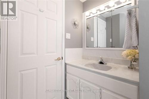 5119 Cherryhill Crescent, Burlington, ON - Indoor Photo Showing Bathroom
