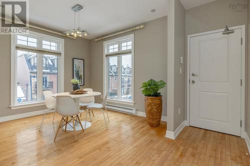 Bright & sunny - 5411 Saunders Lane, Halifax, NS - Indoor
