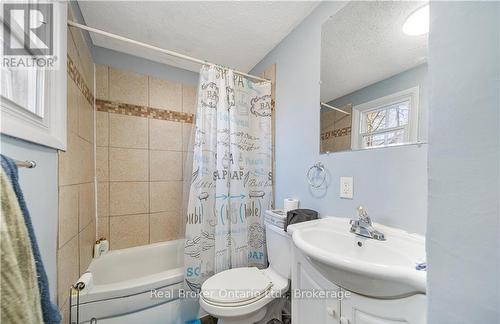 473 Colborne Street, Brantford, ON - Indoor Photo Showing Bathroom