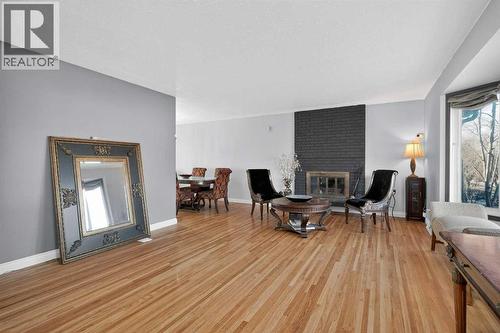 4112 19 Street Nw, Calgary, AB - Indoor