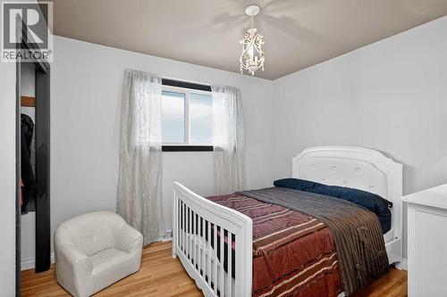 4112 19 Street Nw, Calgary, AB - Indoor Photo Showing Bedroom