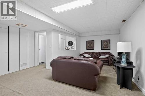 4112 19 Street Nw, Calgary, AB - Indoor