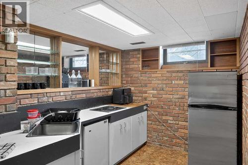 4112 19 Street Nw, Calgary, AB - Indoor