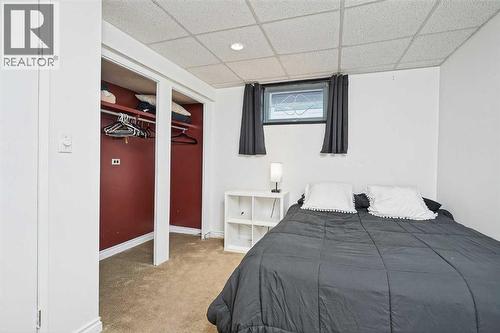 4112 19 Street Nw, Calgary, AB - Indoor Photo Showing Bedroom