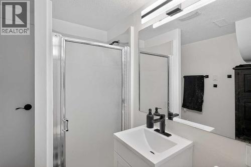 4112 19 Street Nw, Calgary, AB - Indoor