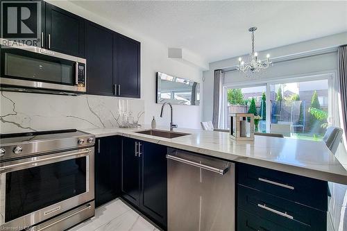 190 Bellagio Avenue, Stoney Creek, ON - Indoor Photo Showing Kitchen With Upgraded Kitchen