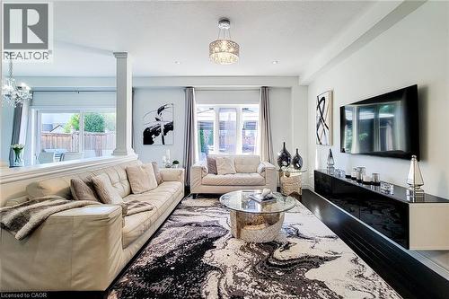 190 Bellagio Avenue, Stoney Creek, ON - Indoor Photo Showing Living Room