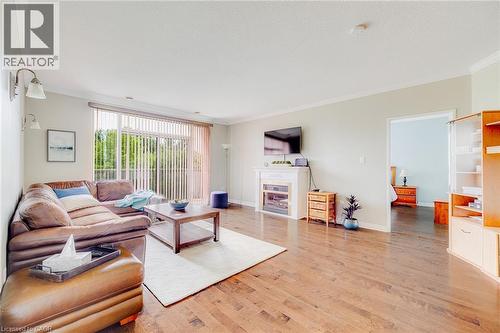 255 Keats Way Unit# 403, Waterloo, ON - Indoor Photo Showing Living Room