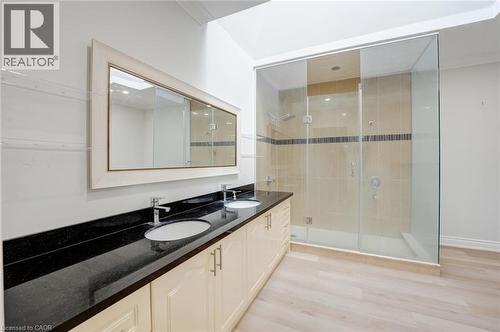 8 Ridgewood Drive, Richmond Hill, ON - Indoor Photo Showing Bathroom