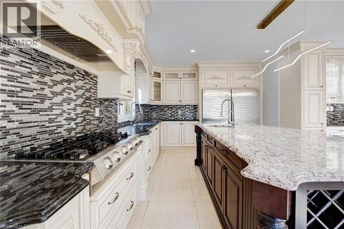 8 Ridgewood Drive, Richmond Hill, ON - Indoor Photo Showing Kitchen With Upgraded Kitchen
