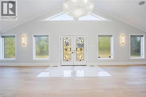 8 Ridgewood Drive, Richmond Hill, ON - Indoor Photo Showing Other Room