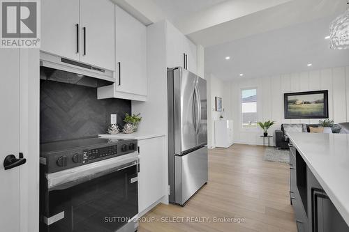 40 Lucas Road, St. Thomas, ON - Indoor Photo Showing Kitchen With Upgraded Kitchen