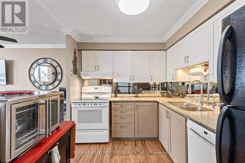 809 - 127 Belmont Drive, London South (South O), ON - Indoor Photo Showing Kitchen With Double Sink