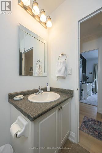 903 - 544 Talbot Street, London East (East F), ON - Indoor Photo Showing Bathroom