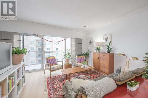 903 - 544 Talbot Street, London East (East F), ON - Indoor Photo Showing Living Room