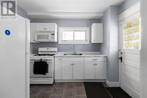 324 Fifth Ave, Sault Ste. Marie, ON - Indoor Photo Showing Kitchen With Double Sink