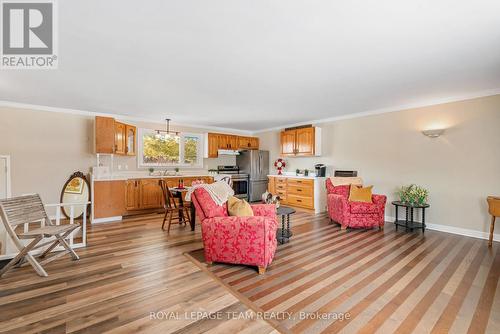 3314 County Road 12 Road, North Stormont, ON - Indoor Photo Showing Living Room