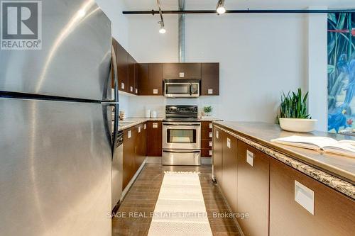 521 - 43 Hanna Avenue, Toronto, ON - Indoor Photo Showing Kitchen