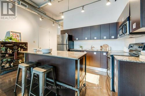 521 - 43 Hanna Avenue, Toronto, ON - Indoor Photo Showing Kitchen