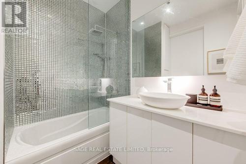 521 - 43 Hanna Avenue, Toronto, ON - Indoor Photo Showing Bathroom