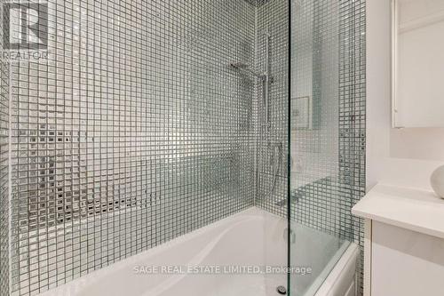 521 - 43 Hanna Avenue, Toronto, ON - Indoor Photo Showing Bathroom