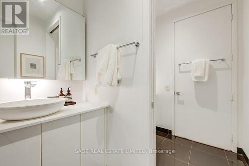 521 - 43 Hanna Avenue, Toronto, ON - Indoor