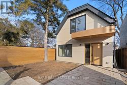 5 - 191 GLEDHILL AVENUE  Toronto, ON M4C 5K9