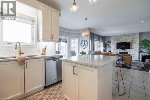 51 Showcase Drive, Hamilton, ON - Indoor Photo Showing Kitchen With Upgraded Kitchen
