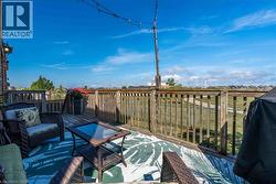 Lovely elevated deck - 