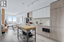 1602 - 2020 BATHURST STREET  Toronto, ON M5P 0A6