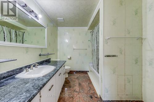 200 Invergordon Avenue, Toronto, ON - Indoor Photo Showing Bathroom