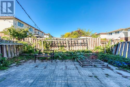 200 Invergordon Avenue, Toronto, ON - Outdoor