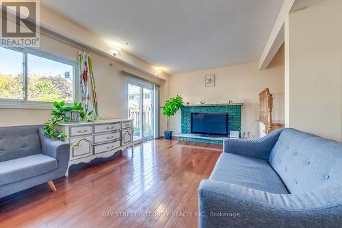 200 Invergordon Avenue, Toronto, ON - Indoor Photo Showing Living Room