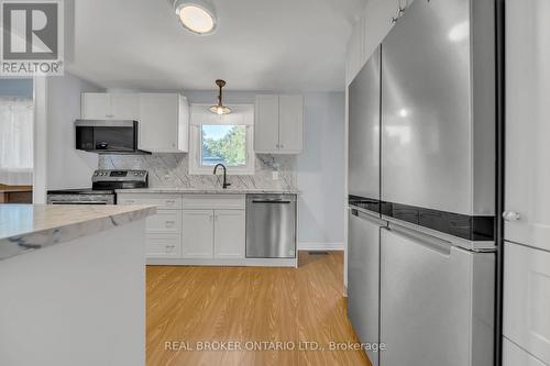 2 Edelwild Drive, Orangeville, ON - Indoor Photo Showing Kitchen With Stainless Steel Kitchen With Upgraded Kitchen