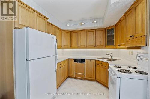 Ph2 - 284 Mill Road, Toronto, ON - Indoor Photo Showing Kitchen With Double Sink