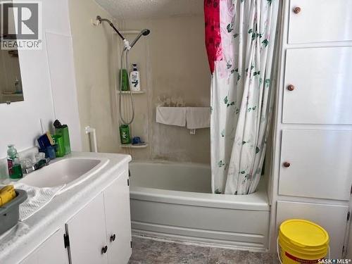 207 Kinistino Avenue W, Kinistino, SK - Indoor Photo Showing Bathroom