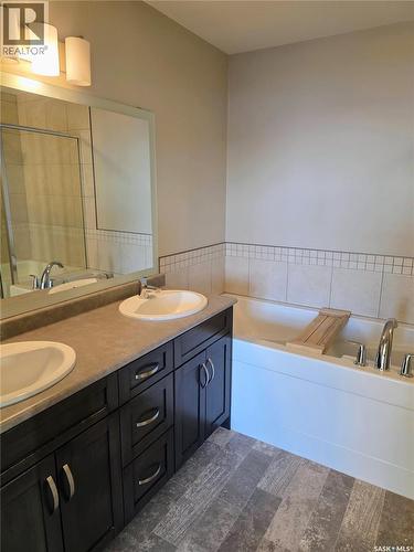 255 Eaton Crescent, Saskatoon, SK - Indoor Photo Showing Bathroom